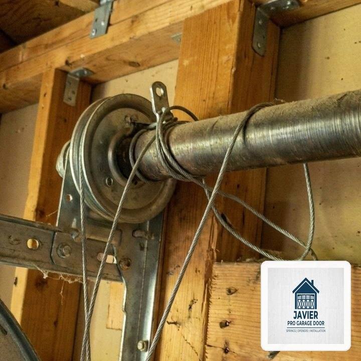Javier Pro Garage Door in Denton, TX: Heavy-Duty Steel Section Strut & 11-Gauge Hinge Reinforcement - Denton, TX